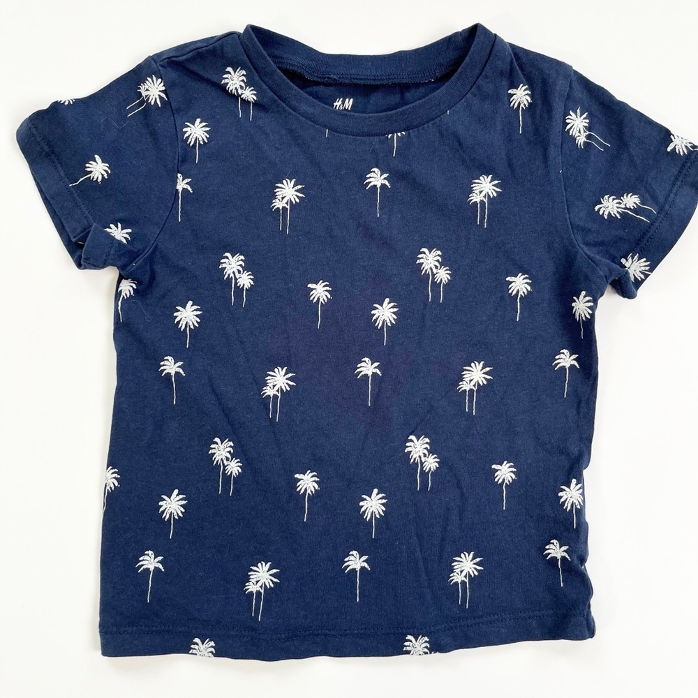 🩵 4/$20 H&M Dark Blue Tee with White Palm Print